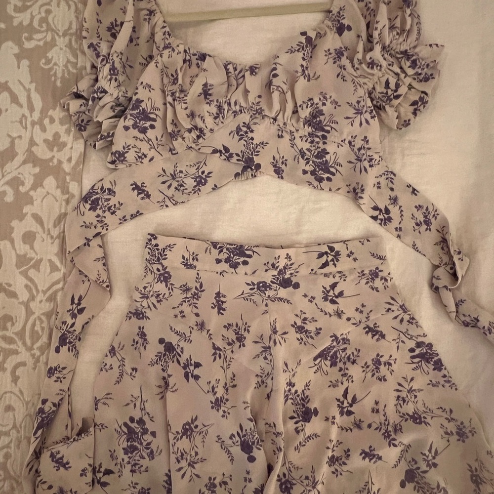 A top and skirt from 2bella x-small great condition cream/lavender